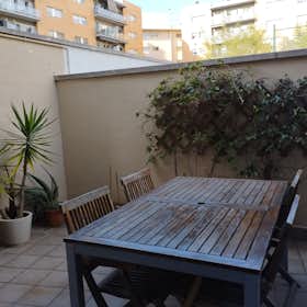 Apartment for rent for €2,000 per month in Barcelona, Carrer de Pere IV