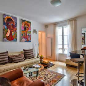 Apartment for rent for €2,675 per month in Paris, Rue de Monttessuy