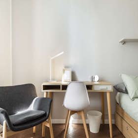 Private room for rent for €955 per month in Milan, Via Giuseppe Pecchio
