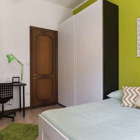 Private room for rent for €820 per month in Bologna, Viale Giovanni Vicini