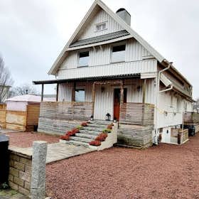Wohnung zu mieten für 13.000 SEK pro Monat in Jonsered, Britta-Majas väg