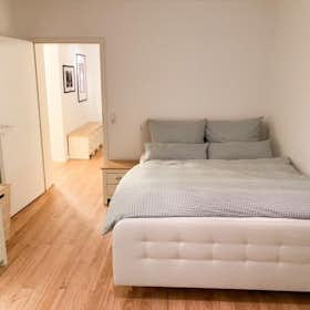 Apartment for rent for €3,000 per month in Frankfurt am Main, Parkstraße