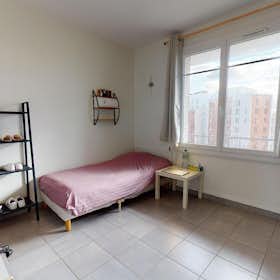 Privé kamer for rent for € 411 per month in Lyon, Avenue Jean Mermoz