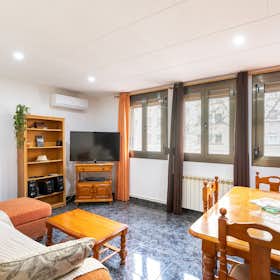 Apartment for rent for €1,390 per month in Barcelona, Carrer de Miquel Pedrola i Alegre