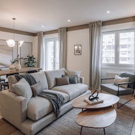 Apartment for rent for €3,897 per month in Lisbon, Avenida de Roma