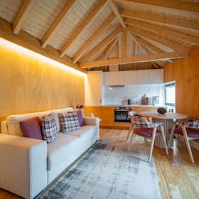 Apartment for rent for €10,000 per month in Porto, Rua Bela