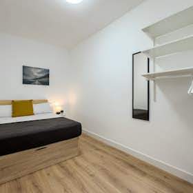 Shared room for rent for €620 per month in Barcelona, Carrer del Rosselló