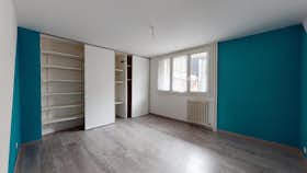 Квартира за оренду для 720 EUR на місяць у Clermont-Ferrand, Rue Henri Barbusse