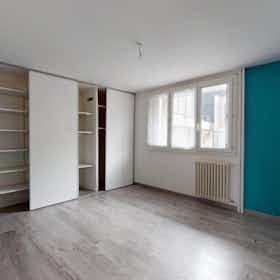 Lägenhet att hyra för 720 € i månaden i Clermont-Ferrand, Rue Henri Barbusse