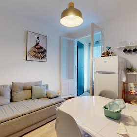 WG-Zimmer for rent for 430 € per month in La Rochelle, Avenue de Paris