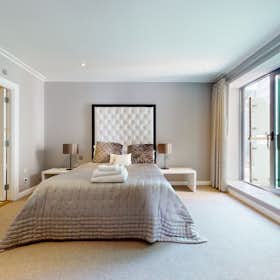 私人房间 正在以 £1,711 的月租出租，其位于 London, South Quay Square