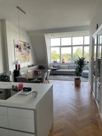 Appartement à louer pour 2 800 €/mois à Amsterdam, Koninginneweg