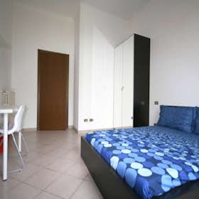Private room for rent for €1,005 per month in Milan, Via Augusto Anfossi