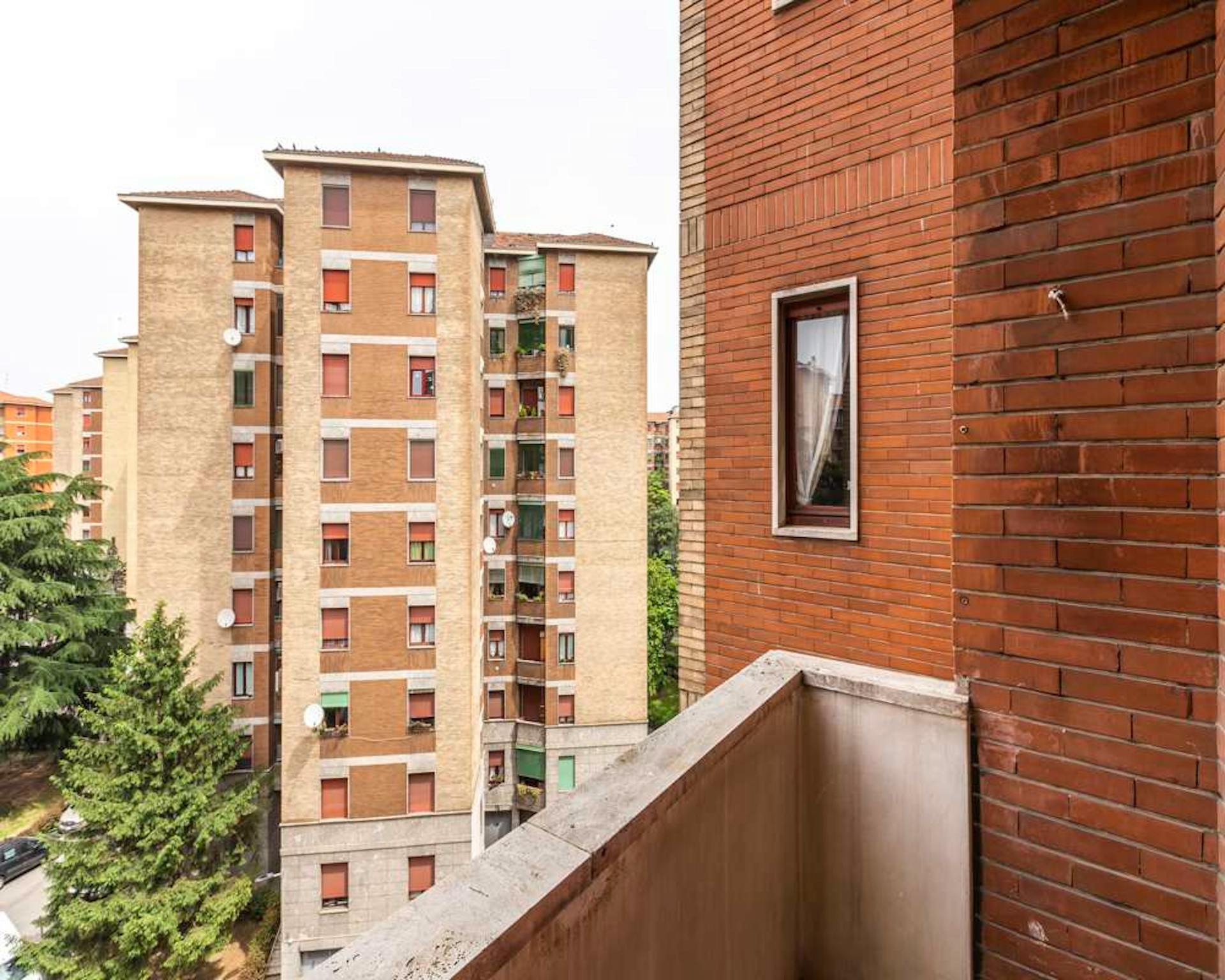 Via Lorenteggio, Milan preview