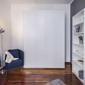 Private room for rent for €935 per month in Milan, Via Giuseppe Frua