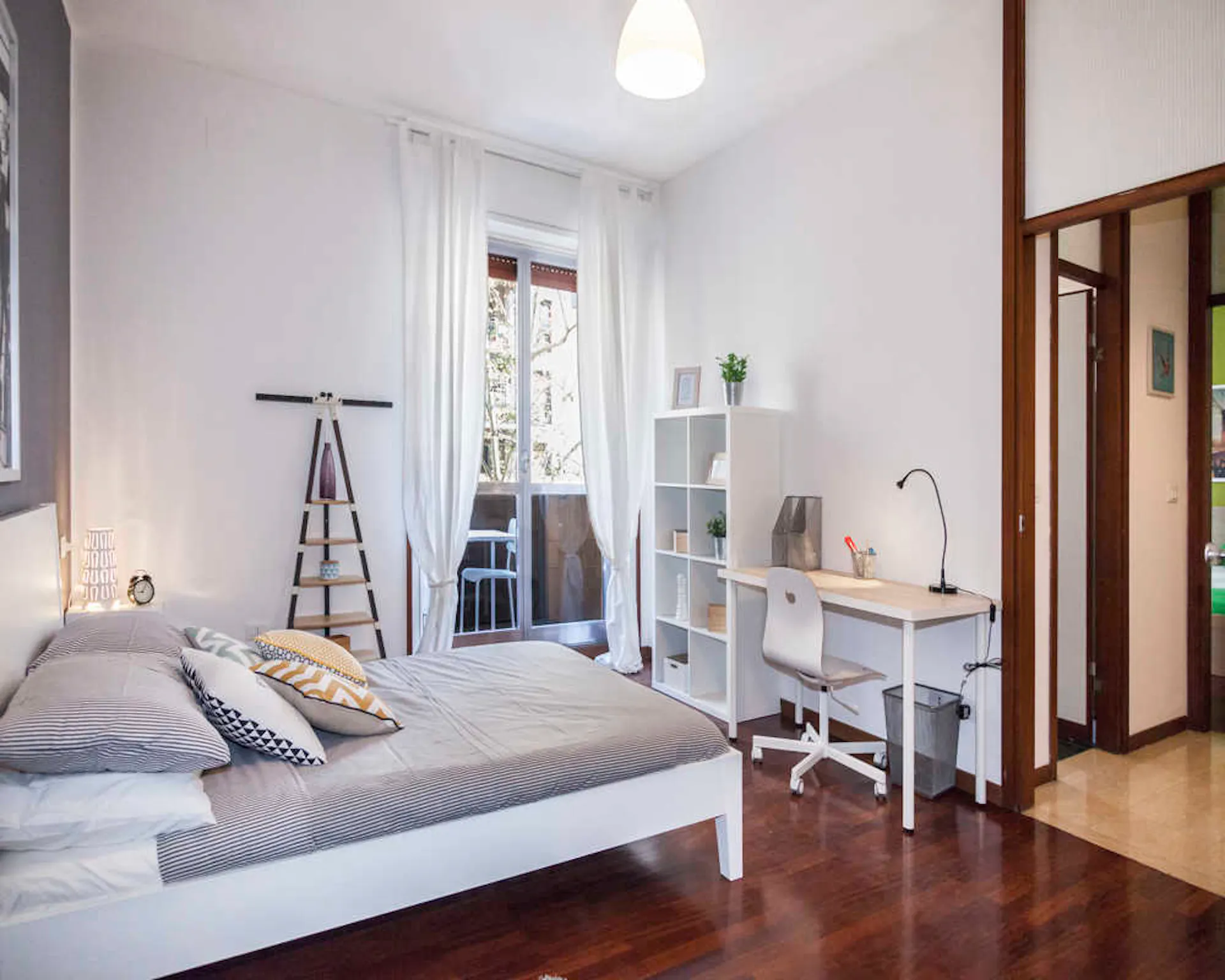 Via Giuseppe Frua, Milan preview