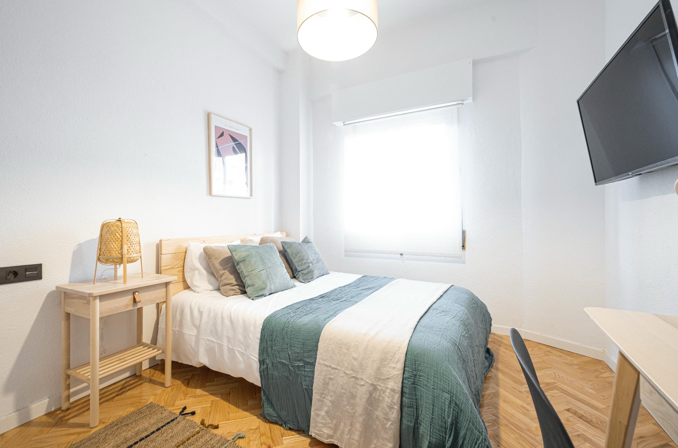 Private room for rent for €750 per month in Madrid, Calle de la Infanta Mercedes