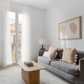 Apartment for rent for €2,187 per month in Barcelona, Carrer d'Aragó