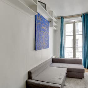 Apartment for rent for €1,295 per month in Paris, Rue Dauphine
