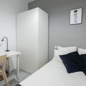 Stanza privata for rent for 400 € per month in Madrid, Calle del Conde de Romanones