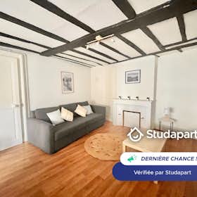 Apartamento para alugar por € 730 por mês em Poitiers, Rue de l'Ancienne Comédie