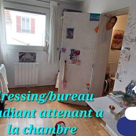 Private room for rent for €550 per month in Noisy-le-Sec, Rue de Merlan