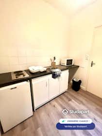 Appartement te huur voor € 590 per maand in Poitiers, Rue de l'Ancienne Comédie