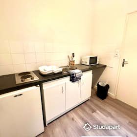 Wohnung zu mieten für 590 € pro Monat in Poitiers, Rue de l'Ancienne Comédie