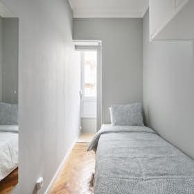 Private room for rent for €350 per month in Lisbon, Avenida Elias Garcia