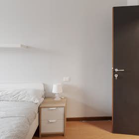 Private room for rent for €720 per month in Milan, Via Ernesto Breda