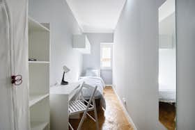 Private room for rent for €400 per month in Lisbon, Avenida Elias Garcia
