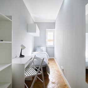 Private room for rent for €400 per month in Lisbon, Avenida Elias Garcia