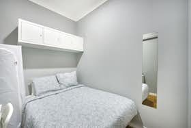 Privé kamer te huur voor € 400 per maand in Lisbon, Avenida Elias Garcia