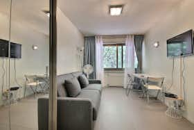 单间公寓 正在以 €1,272 的月租出租，其位于 La Rochelle, Avenue Raymond Poincaré