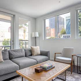 公寓 正在以 $2,411 的月租出租，其位于 Los Angeles, S Catalina St