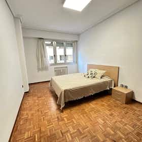 Privé kamer te huur voor € 320 per maand in Logroño, Gran Vía Juan Carlos I