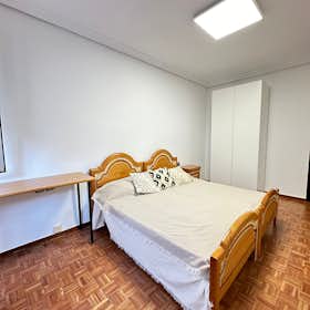 Cameră privată de închiriat pentru 350 EUR pe lună în Logroño, Gran Vía Juan Carlos I