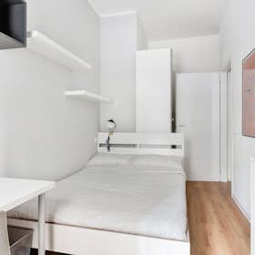 Private room for rent for €880 per month in Milan, Via Stromboli
