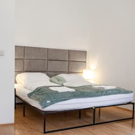 Apartment for rent for €6,292 per month in Vienna, Liebhartsgasse