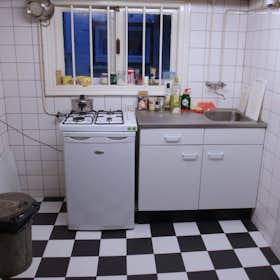 Privé kamer for rent for € 830 per month in Rotterdam, Voorschoterlaan