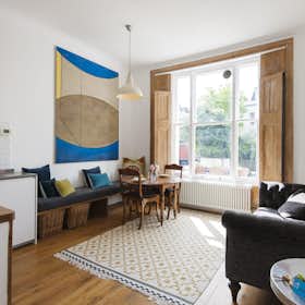 Apartment for rent for £5,147 per month in London, Talbot Road