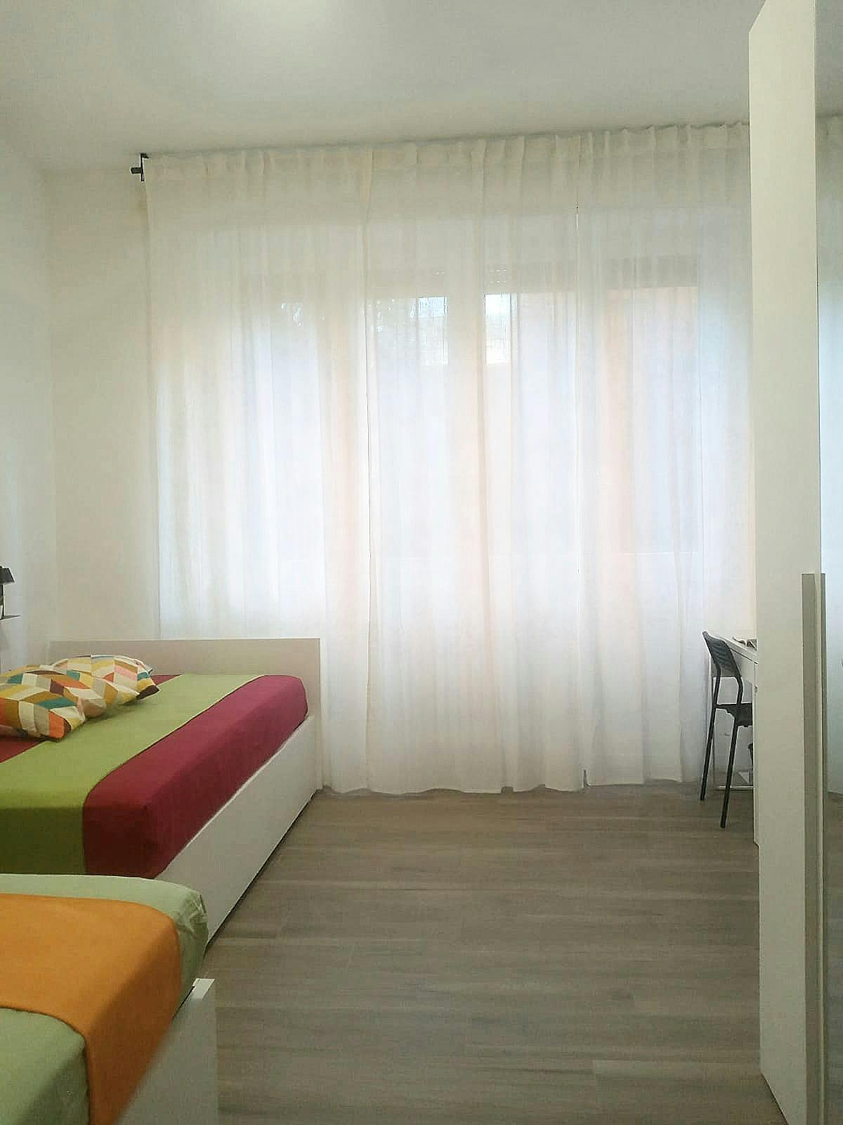 Shared room for rent for €390 per month in Milan, Viale Monza