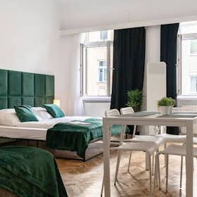 Apartment for rent for €6,292 per month in Vienna, Römergasse