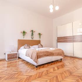 Apartment for rent for €6,292 per month in Vienna, Wiedner Hauptstraße