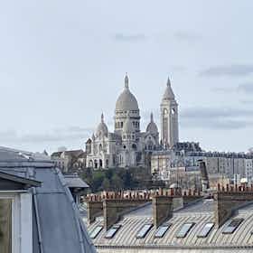 单间公寓 正在以 €850 的月租出租，其位于 Paris, Rue de Compiègne