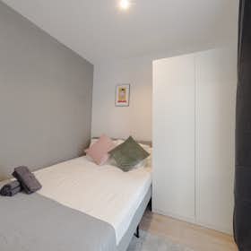 Private room for rent for €640 per month in Madrid, Calle de Carranza
