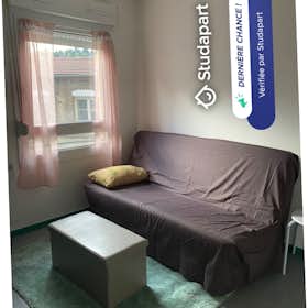 Apartment for rent for €350 per month in Saint-Étienne, Place Bellevue