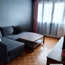 Appartement te huur voor € 570 per maand in Saint-Étienne, Rue Robespierre