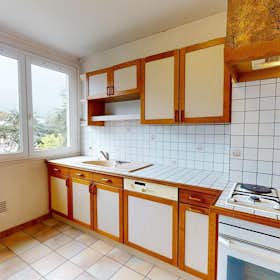 Apartamento para alugar por € 570 por mês em Saint-Étienne, Rue Robespierre