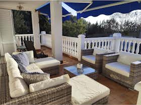 House for rent for €4,500 per month in Sitges, Urbanització Quint Mar